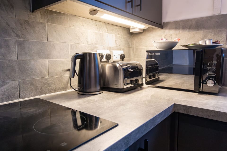 Fully Equipped Kitchen – Cook, Dine & Enjoy Your Huddersfield Stay