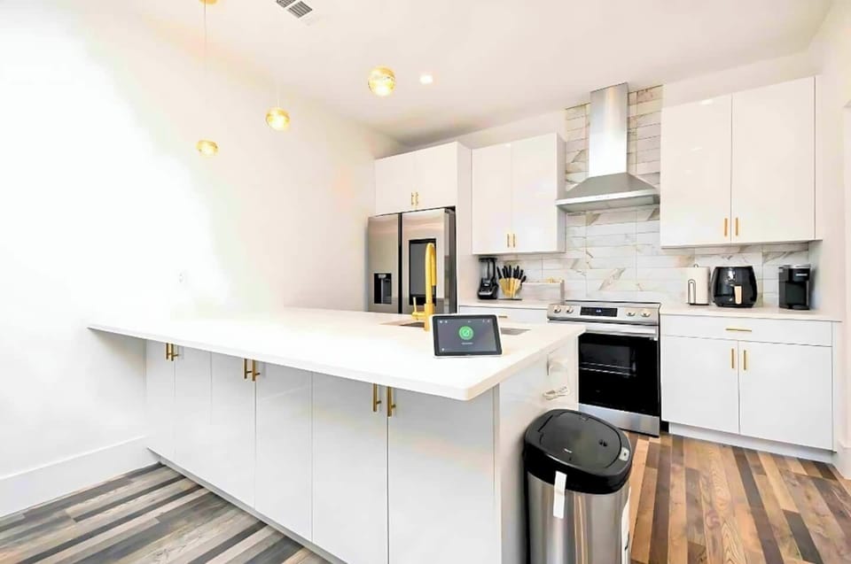 Foodie heaven: a spacious, well-equipped kitchen ready for your creations.
