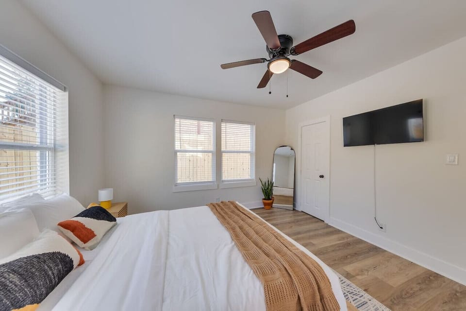 Bedroom: Comfortable sleeping space with high-quality bedding for a restful stay.