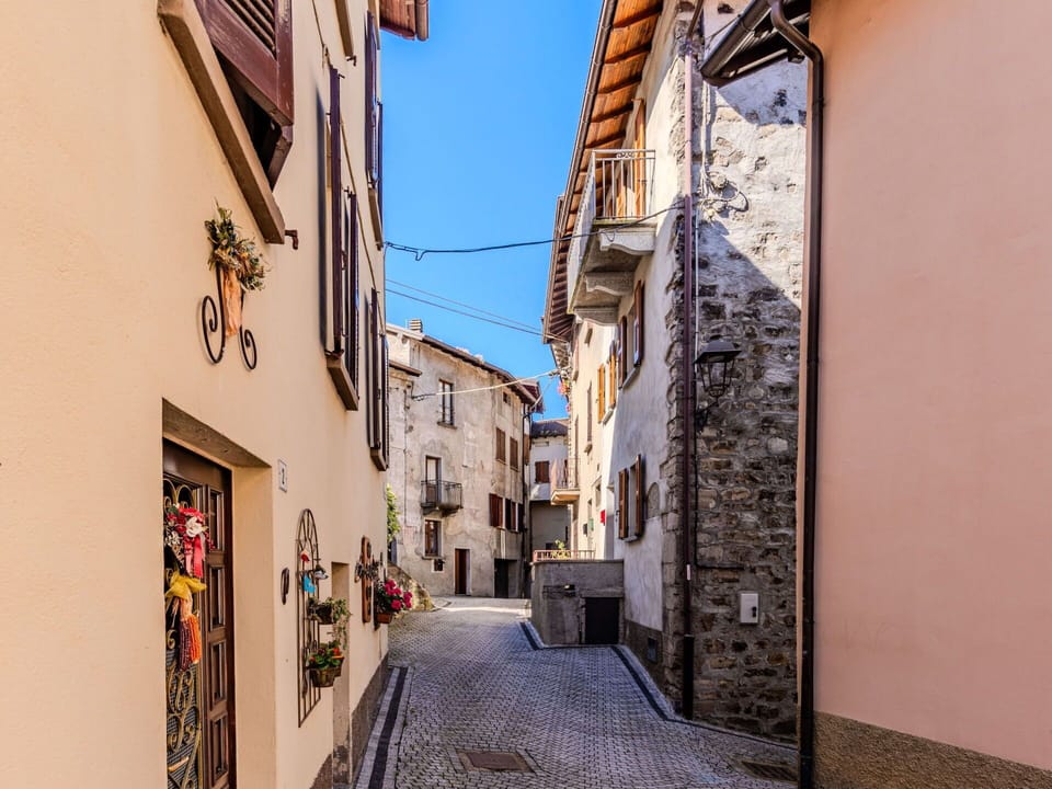 Building, Sky, Window, Azure, Wood, Road Surface, House, Neighbourhood, Wall, Alley