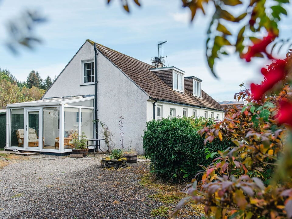 Sky, Plant, Building, Window, Property, Cloud, House, Flower, Tree, Cottage