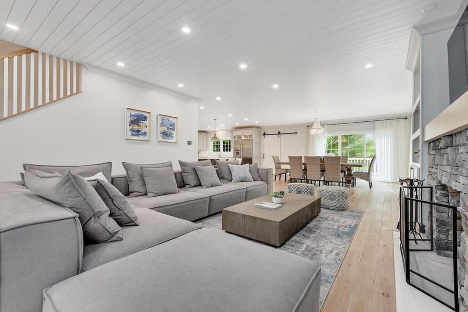 Family Room - Open Floor Plan