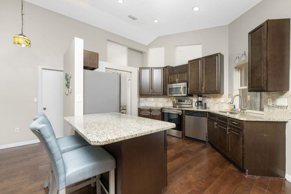 Island with Breakfast Bar Seating for Two Guests
