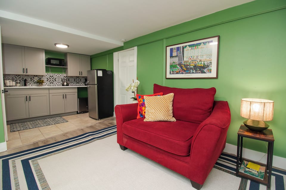 Want to grab popcorn while watching a movie, well, the kitchen is right there!