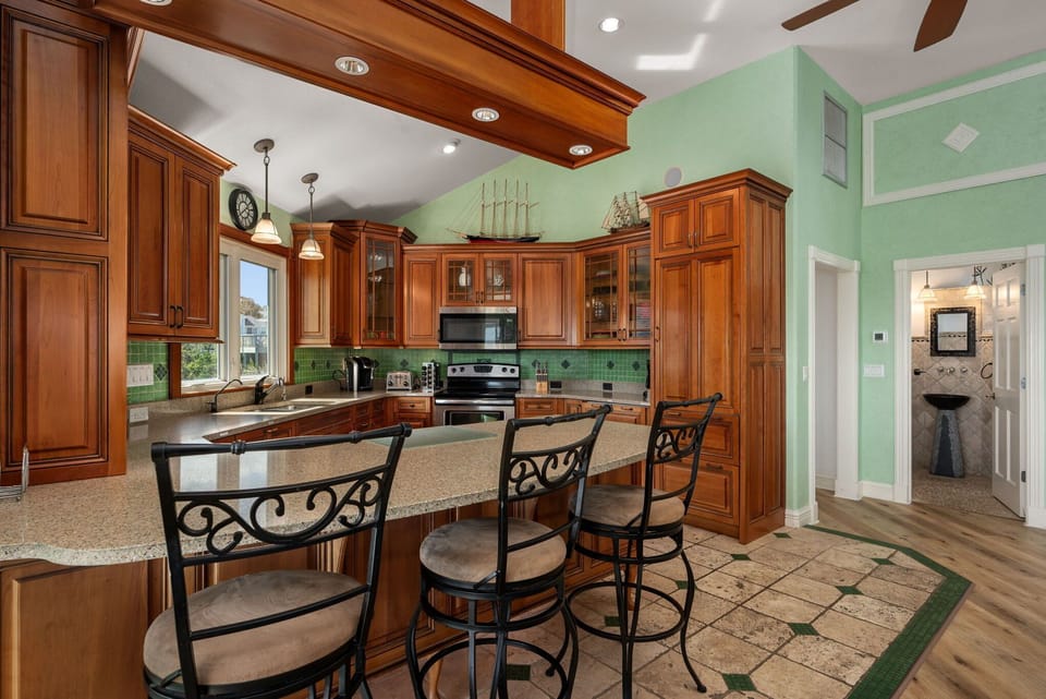 M842: Bella Vita OBX  | Top Level Kitchen