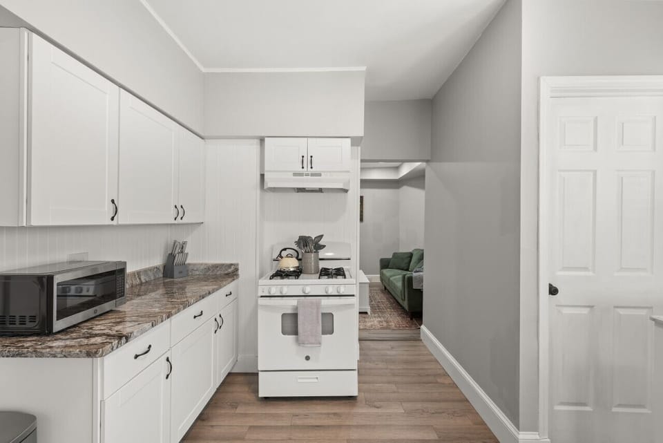 Fresh, clean, and inviting.  This kitchen is a dream come true.  🍳