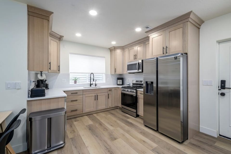Complete Kitchen With Reverse Osmosis Water
