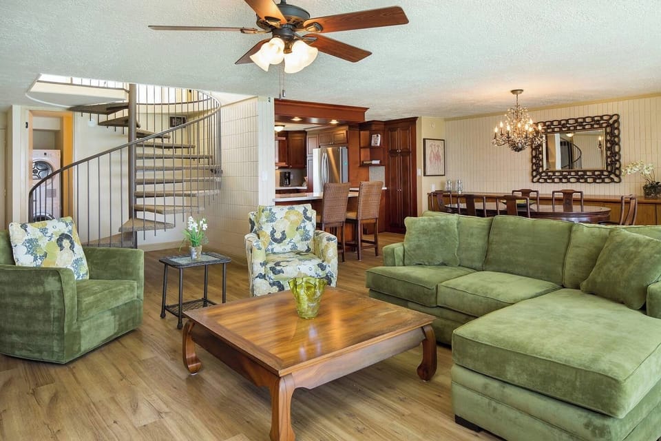 Large Oceanfront Haven (19)