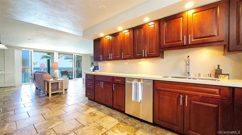 Large Oceanfront Haven (31)