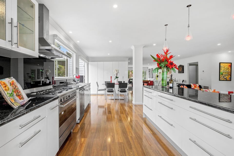 Kitchen (downstairs)