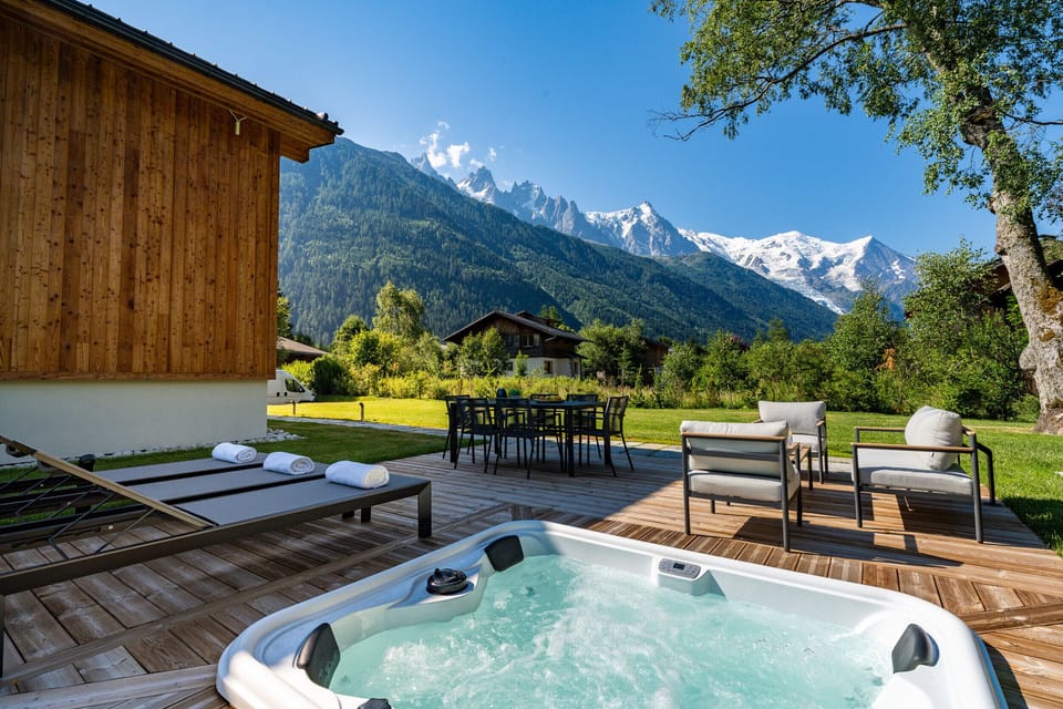 Exterior hot tub with fantastic views