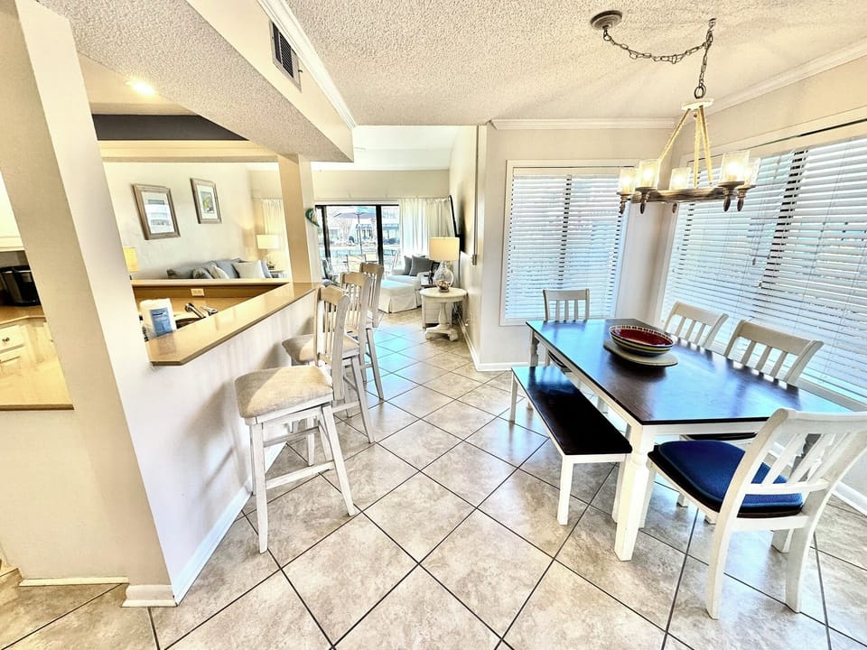 Dining area for 6