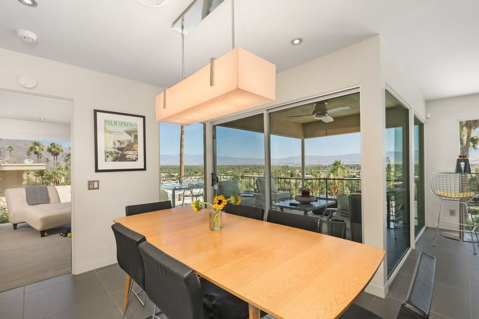 Dining Area with Deck/Lanai Access