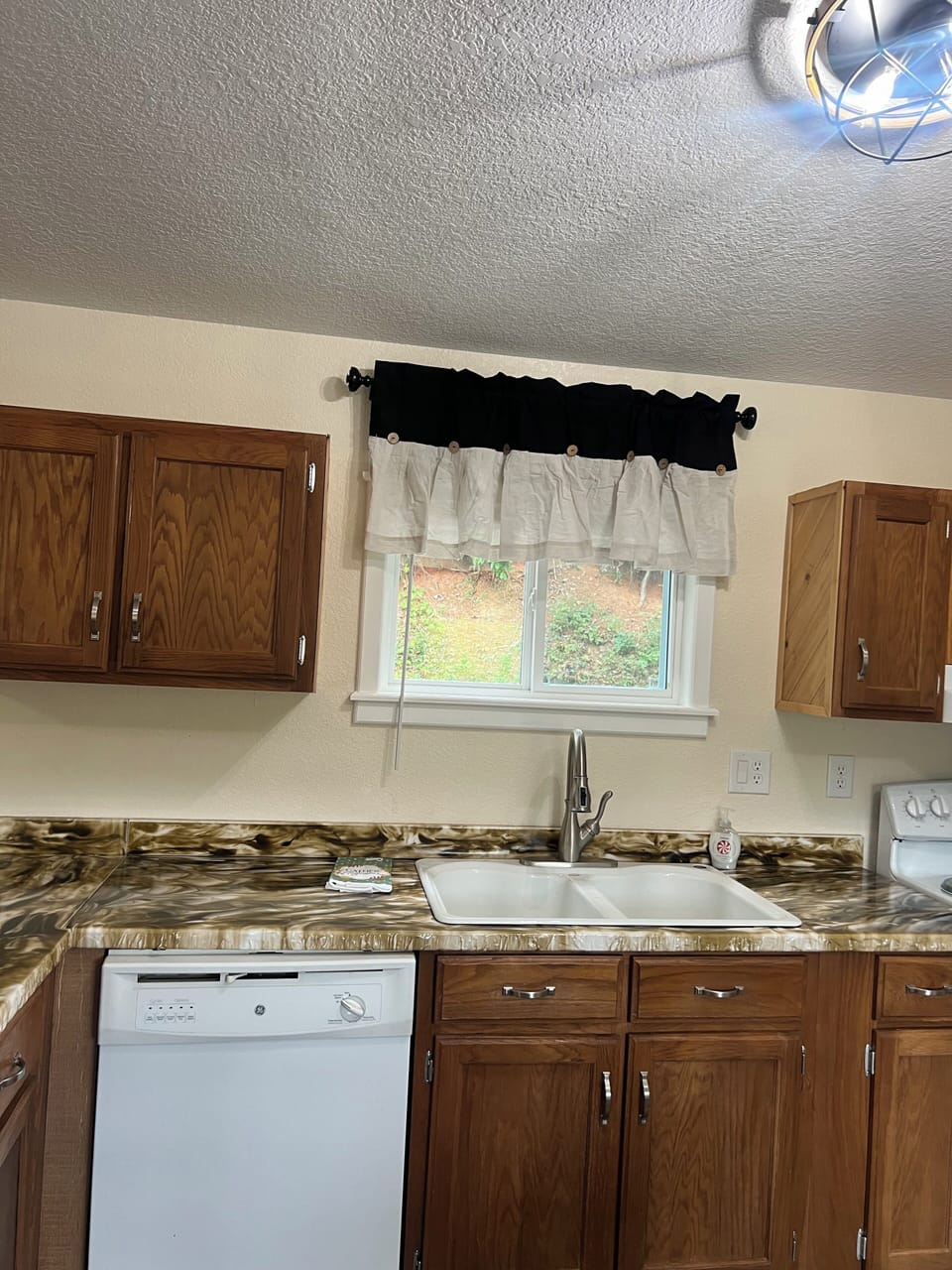 Kitchen with all essentials!