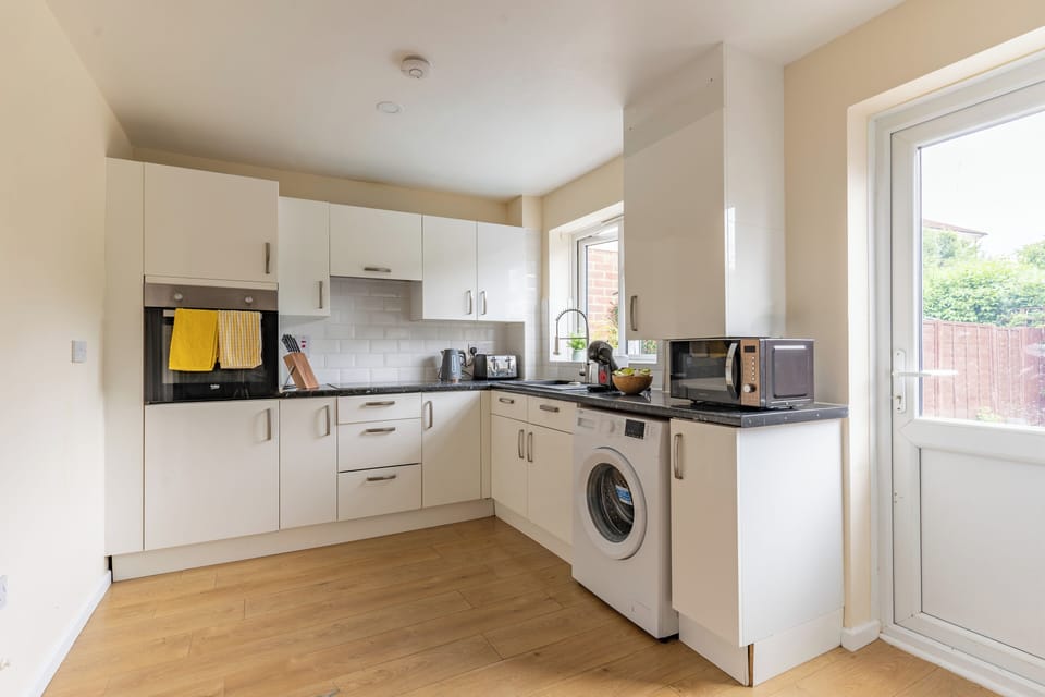 Fully equipped kitchen.
