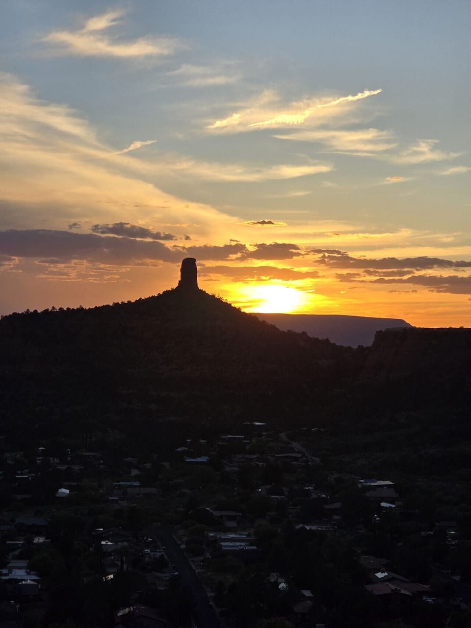 Walking distance to many popular trails, including Sugarloaf Summit/Loop, Chimney Rock, Thunderbird Mountain, Teacup Trail, and more.