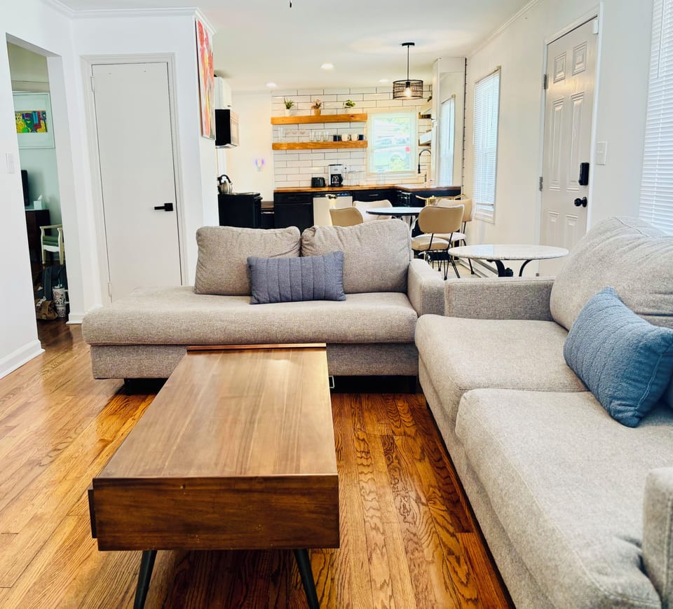 Living room next to an open kitchen, cook while relaxing with everyone