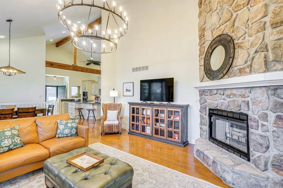 Living Room | Fireplace | 1st Floor