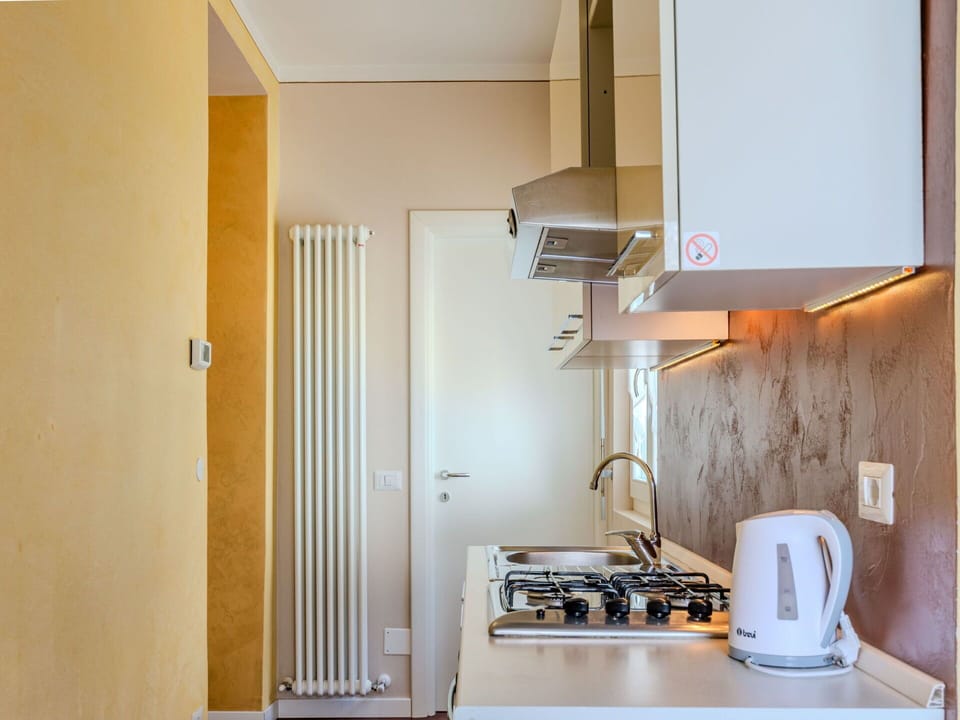 Kitchen Sink, Building, Cabinetry, Tap, Sink, Kitchen Appliance, Countertop, Kitchen, Plumbing Fixture, Wood