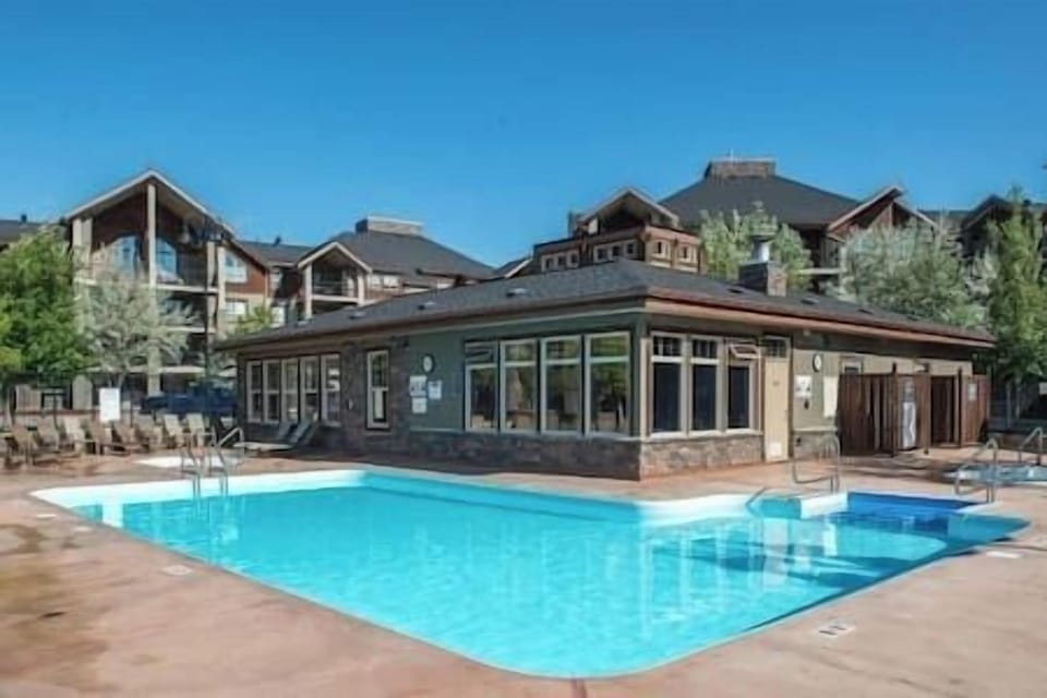 Pool with 2 hot tubs. The hot tubs are open year-round. 