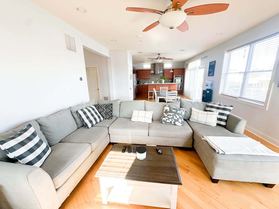 Open-concept living & dining with a cozy sofa bed! ️️✨
