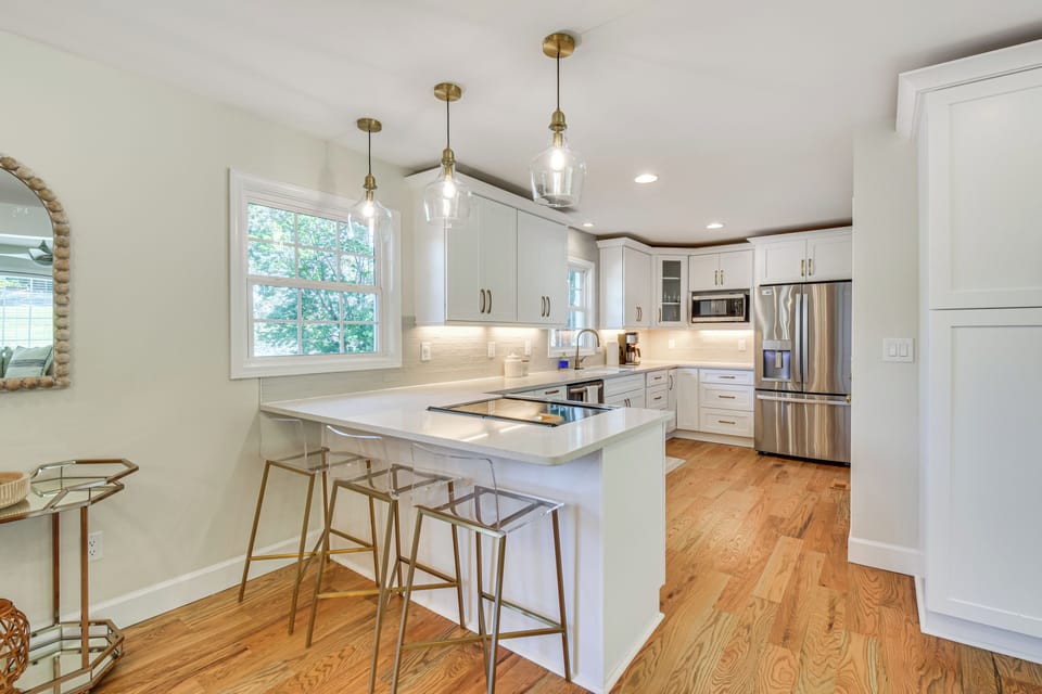 Kitchen | Dual Drip/Keurig Coffee Maker | Dishwasher | Cooking Utensils