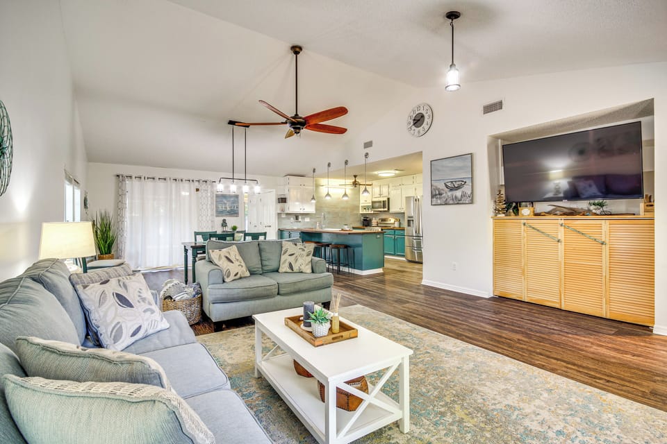 Living Room | Smart TV | Free WiFi | Board Games