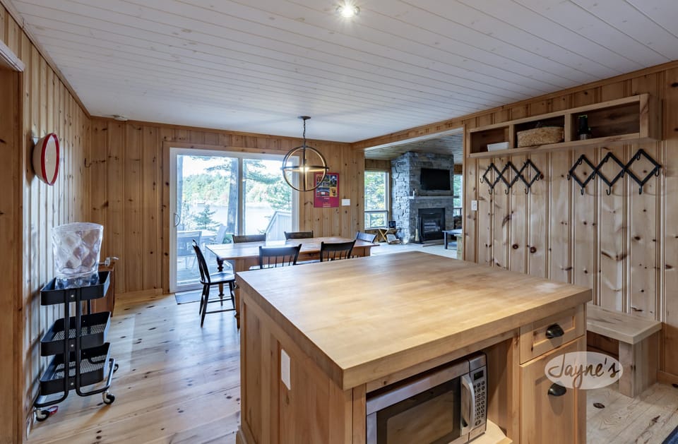 Kitchen &amp; Dining