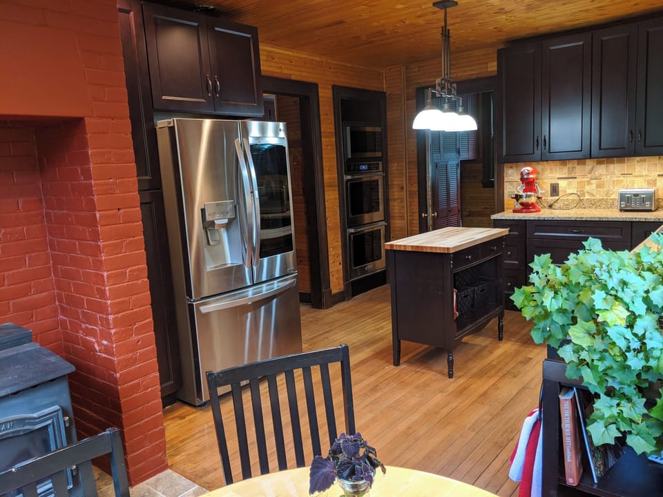 Kitchen firplace, seating and plenty of room