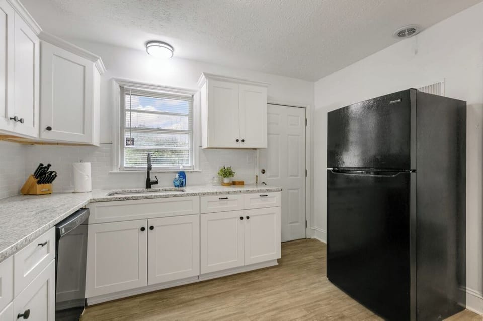 This bright and airy kitchen is perfect for whipping up delicious meals!
