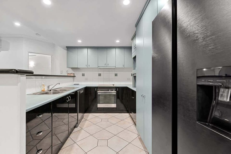 Fully equipped kitchen.