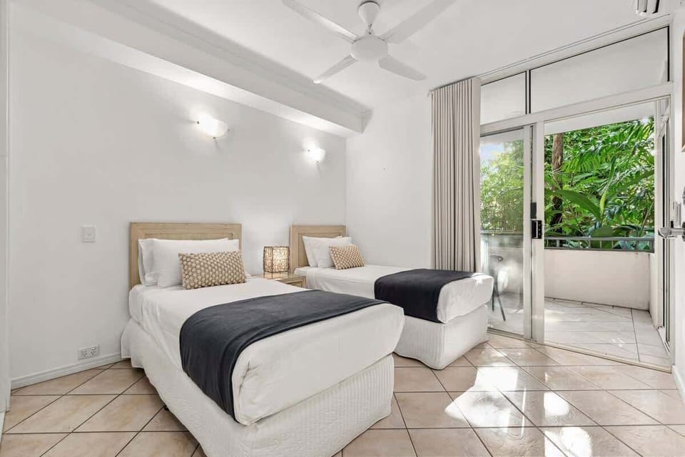 Bedroom 3 with 2 singles or 1 king.