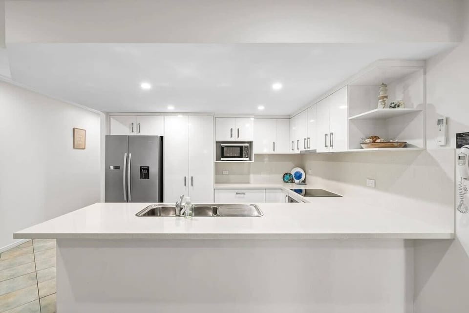 Equally fully equipped kitchen.