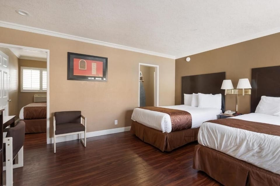 Gather with ease in a practical, family-friendly two-bed layout.