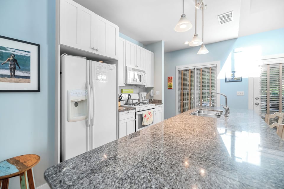 Fully equipped kitchen with gas range