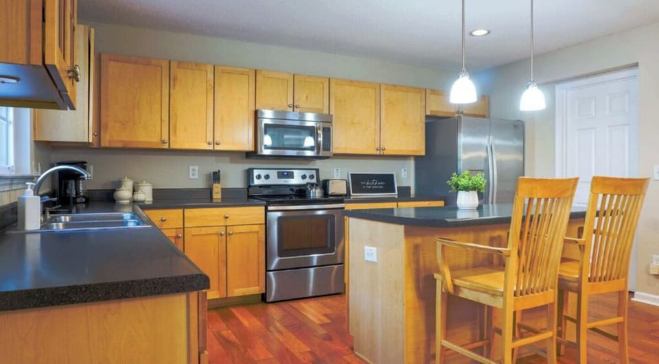 Has warm wood cabinets, stainless steel appliances and ample counter space