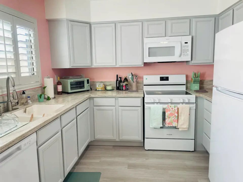 Full kitchen with all cooking needs and reverse osmosis water system.