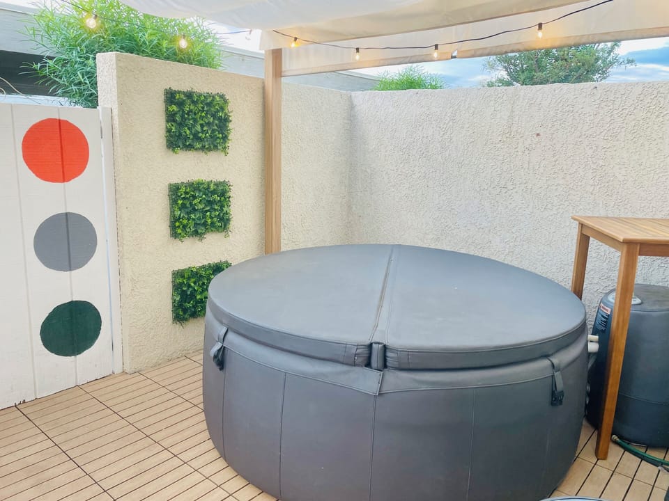 Back patio with private jacuzzi, pergola, and string lights. Very relaxing!
