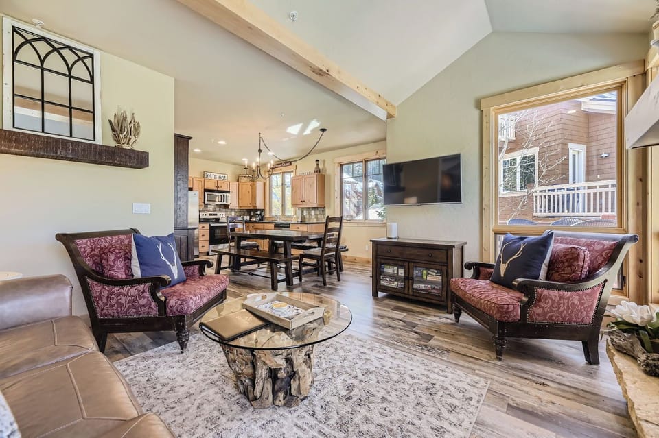 0038 Tip Top Trail - Web Quality - 006 - 08 Living Room