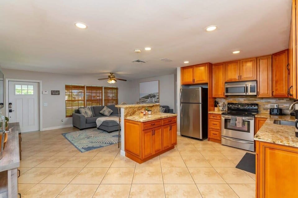 Full kitchen