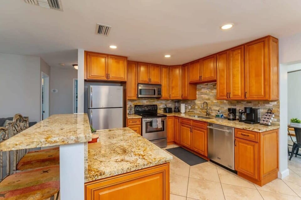 Full kitchen