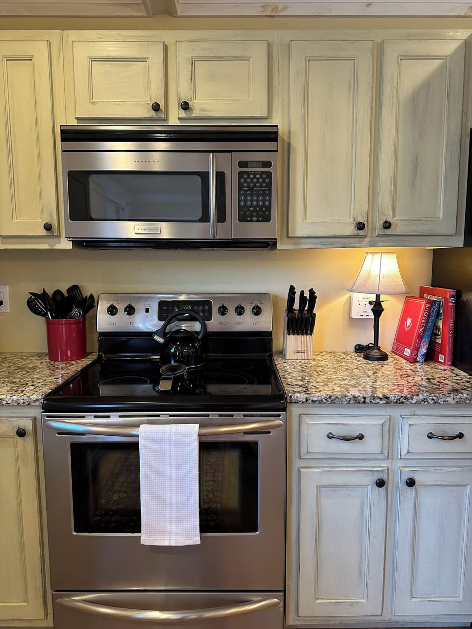 Full kitchen modern amenities 