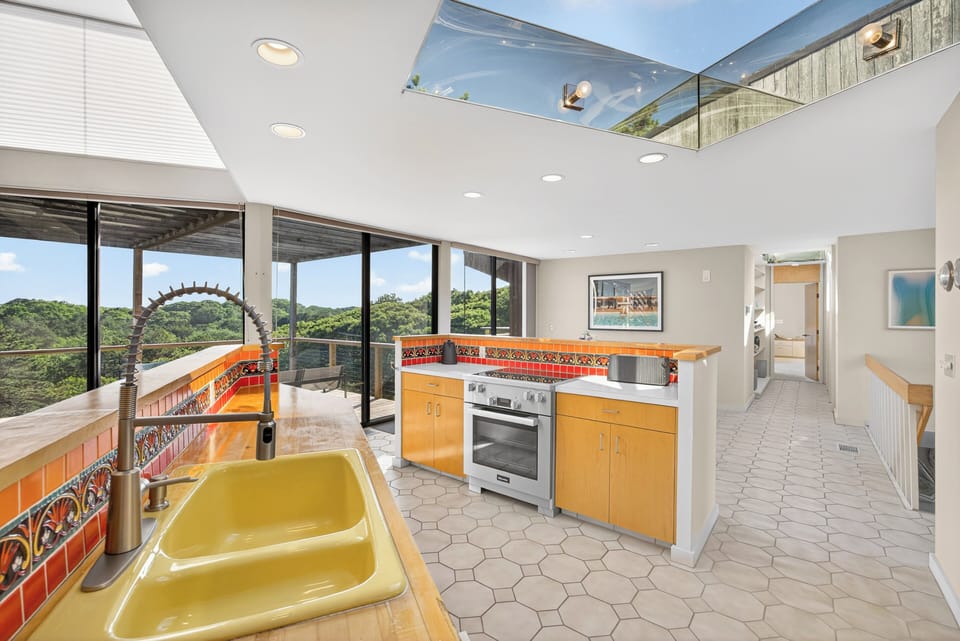 Enjoy the views while you whip up breakfast or dinner…