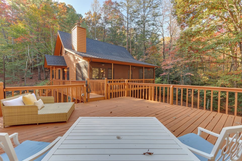 Blairsville Vacation Rental | 3BR | 3BA | 1,900 Sq Ft | Stairs Required