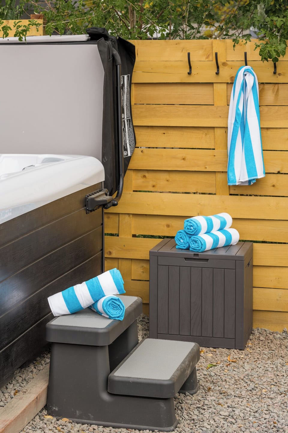 Outdoor spa tub
