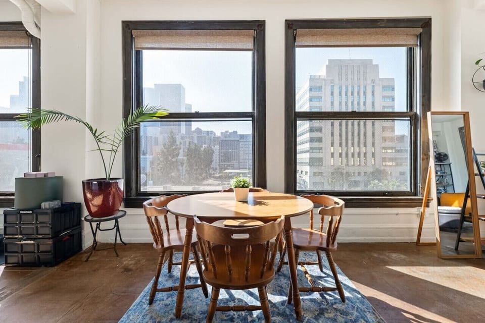 Cozy dining nook with stunning city views. Perfect for meals and morning coffee with a scenic backdrop