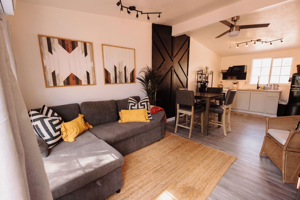 Entrance with pull out full size couch