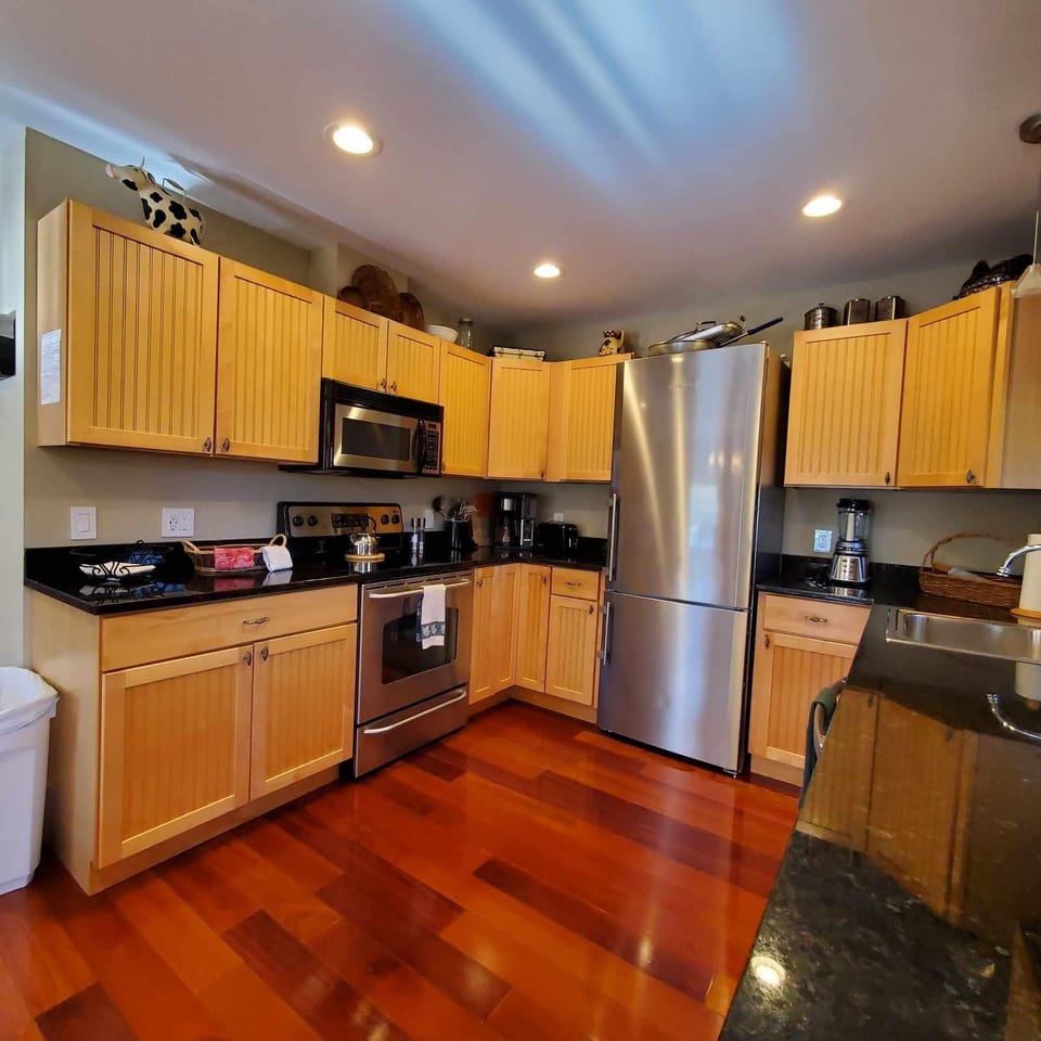 Fully equipped kitchen.