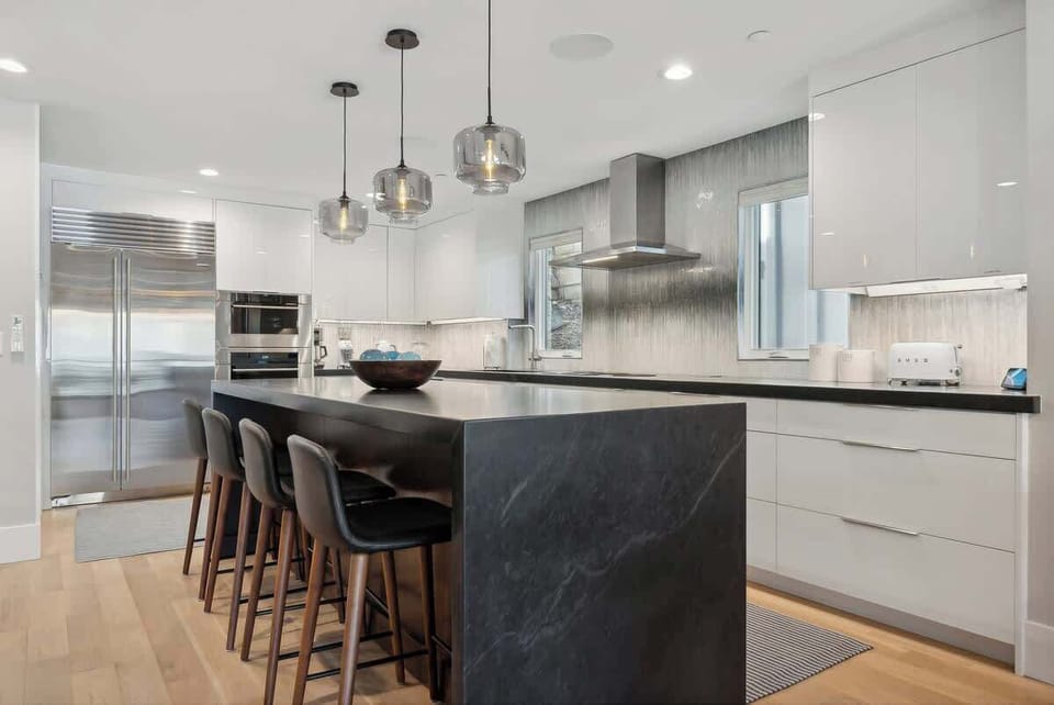 Gourmet Kitchen & Breakfast Bar