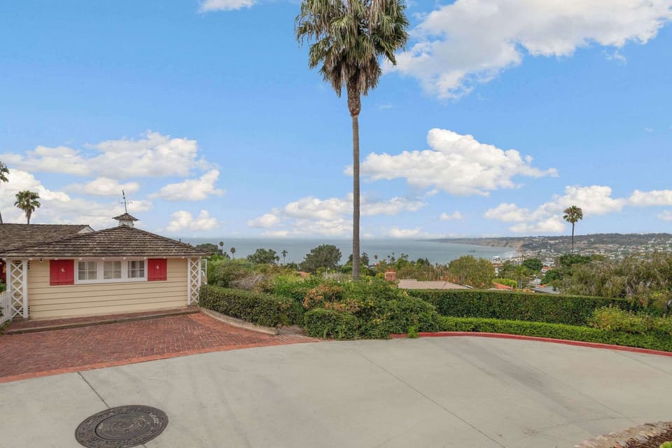 Front House / Ocean Torrey Pines View